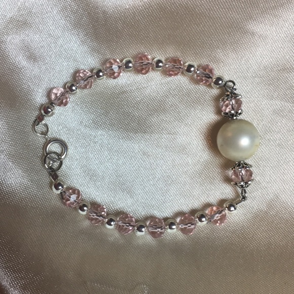 ✨Pink Crystal w/ faux Pearl Bracelet✨ - Picture 4 of 16